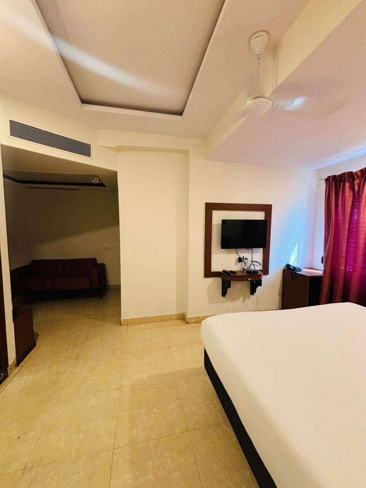 Hotel Sandalwood Inn بنغالور المظهر الخارجي الصورة